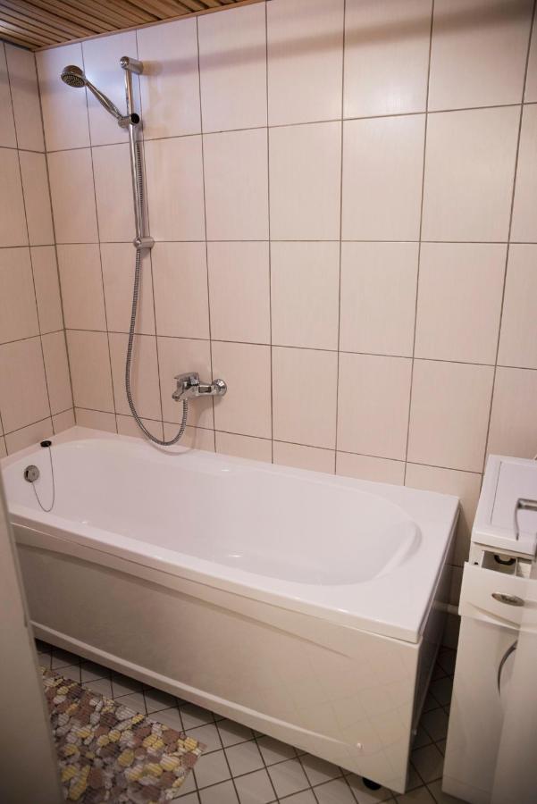Papiniidu Studio Apartments Parnawa Zewnętrze zdjęcie
